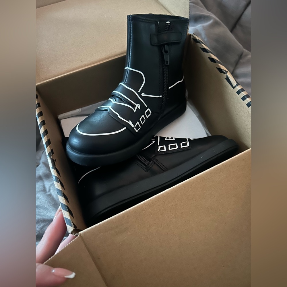 NIB Camper for Kids Laura Optic Duo Black and White Little Girls Boots Sz 10.5